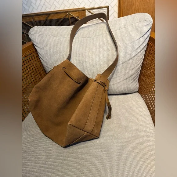 Madewell The Drawstring Shoulder Bag Suede Dried Acorn - Picture 6 of 10